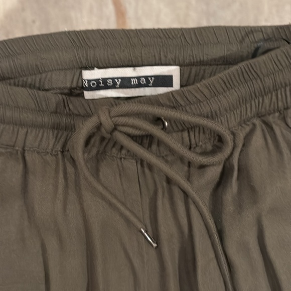 Army green pants - Picture 2 of 3
